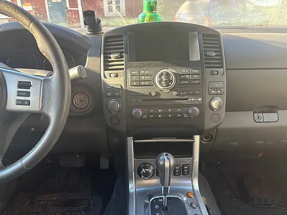 Nissan Navara 2011 photo 3