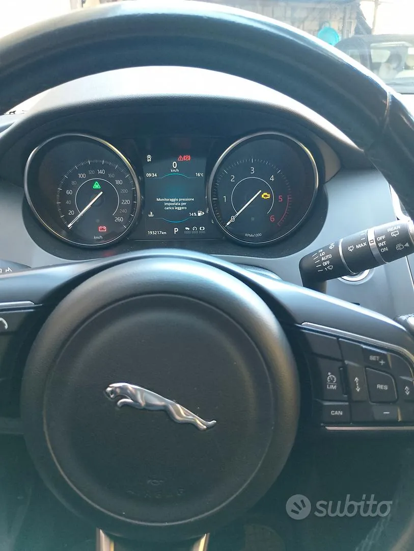 Jaguar E-Pace 2018 photo 3