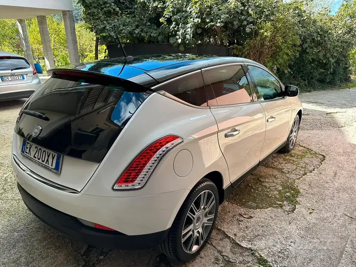 Lancia Delta 2012 photo 3