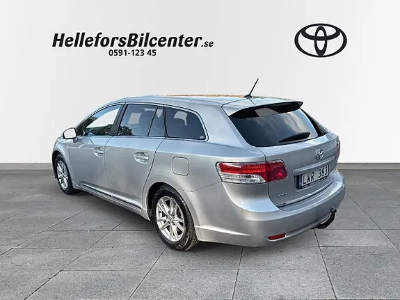 Toyota Avensis 2011 photo 2