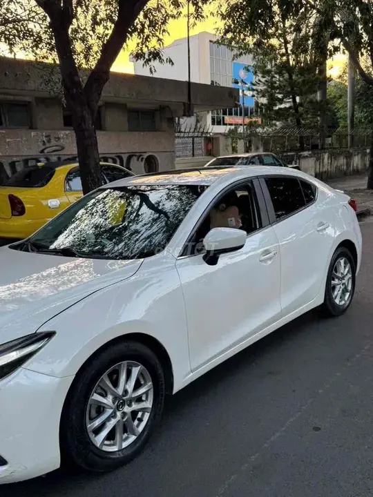 Mazda 3 2018 photo 3
