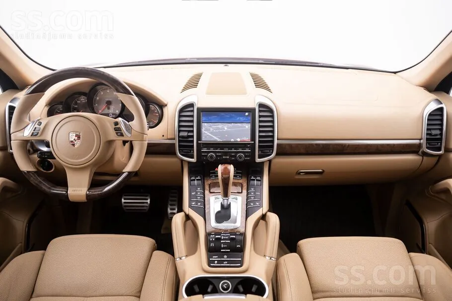 Porsche Cayenne 2010 photo 2