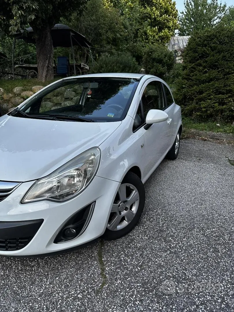 Opel Corsa 2012 photo 2
