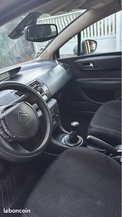 Citroen C4 2010 photo 3