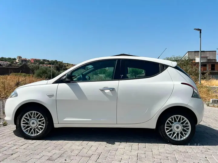Lancia Ypsilon 2014 photo 5