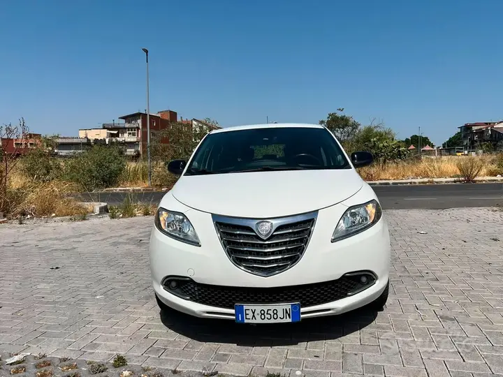 Lancia Ypsilon 2014 photo 3