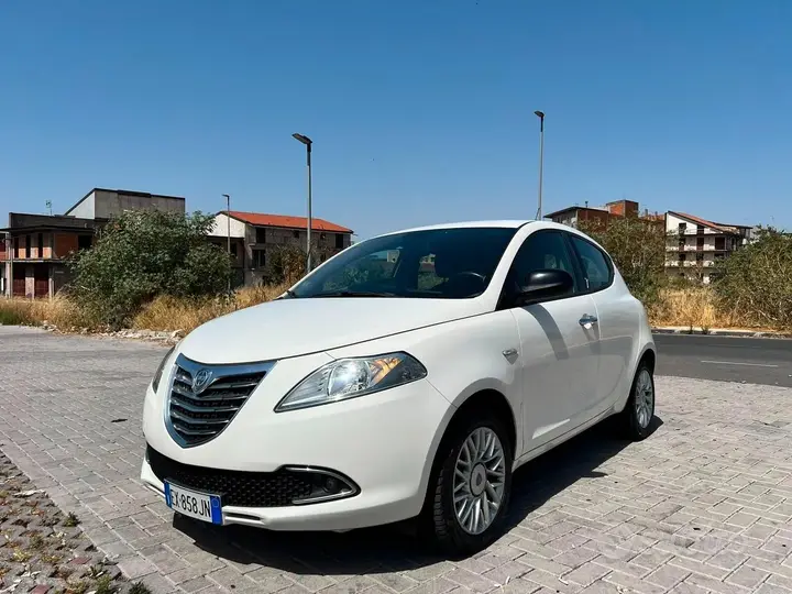 Lancia Ypsilon 2014 photo 4