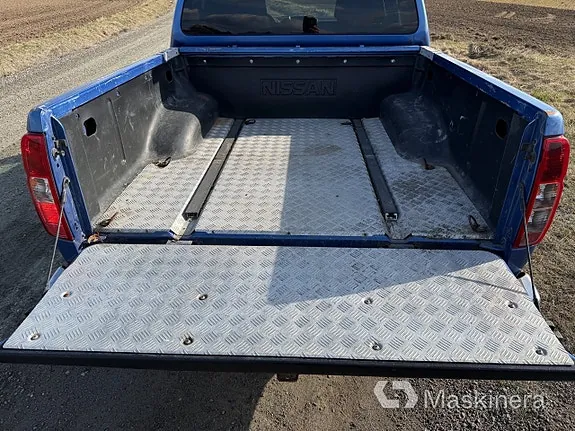 Nissan Navara 2011 photo 5