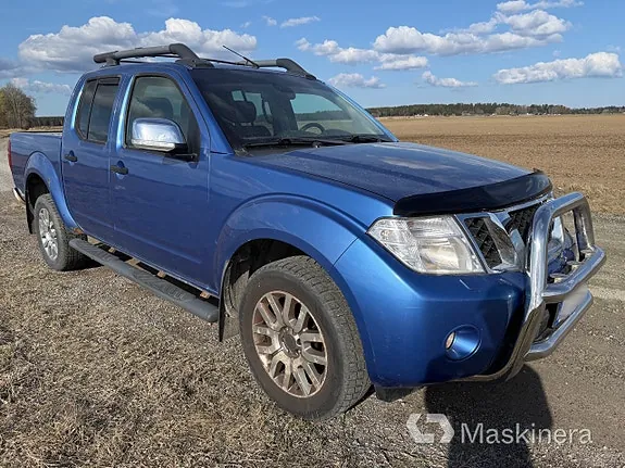 Nissan Navara 2011 photo 2