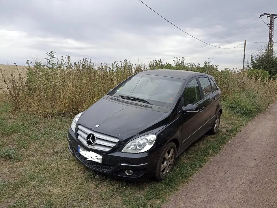 Mercedes-Benz B 180