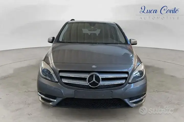 Mercedes-Benz B 180 2013 photo 2