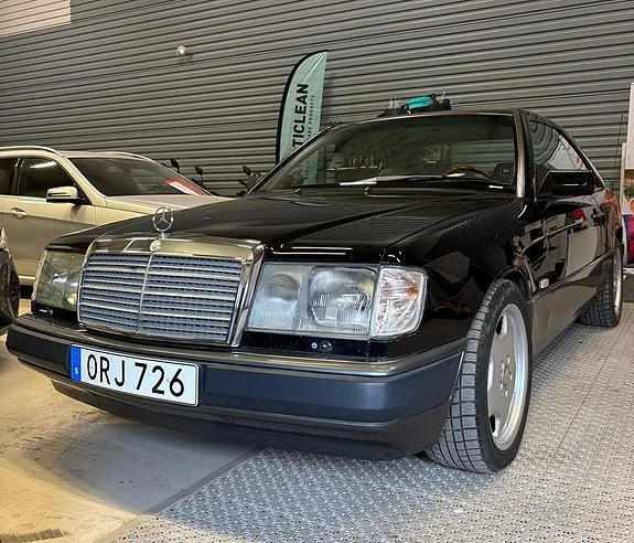 Mercedes-Benz 230 Ce 1990 photo 2