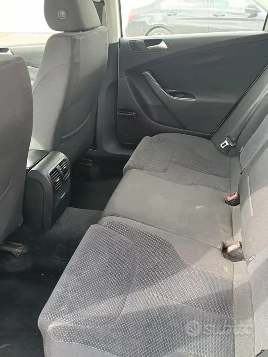 Volkswagen Passat 2009 photo 3