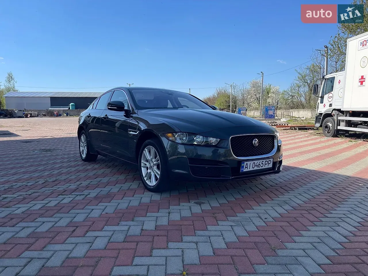 Jaguar Xe 2016 photo 4