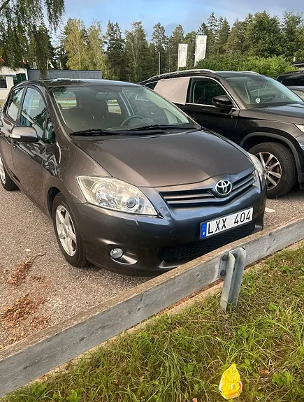 Toyota Auris 2010 photo 2
