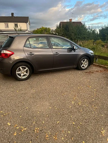 Toyota Auris 2010 photo 3