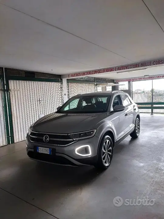 Volkswagen T-Roc 2023 photo 2