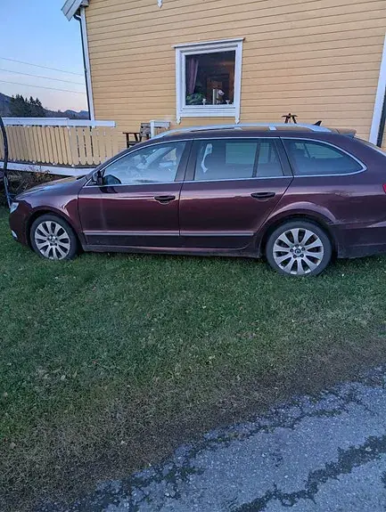 Skoda Superb 2011 photo 2