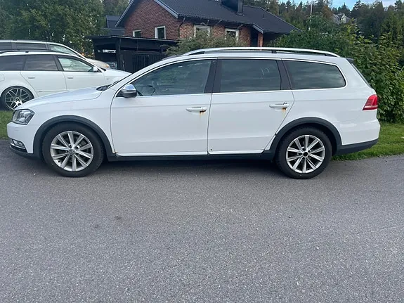 Volkswagen Passat Alltrack 2012 photo 2