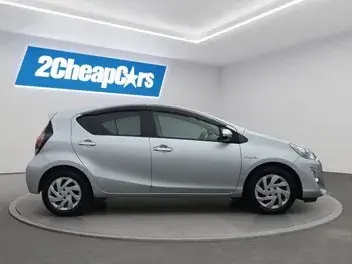 Toyota Aqua 2015 photo 5
