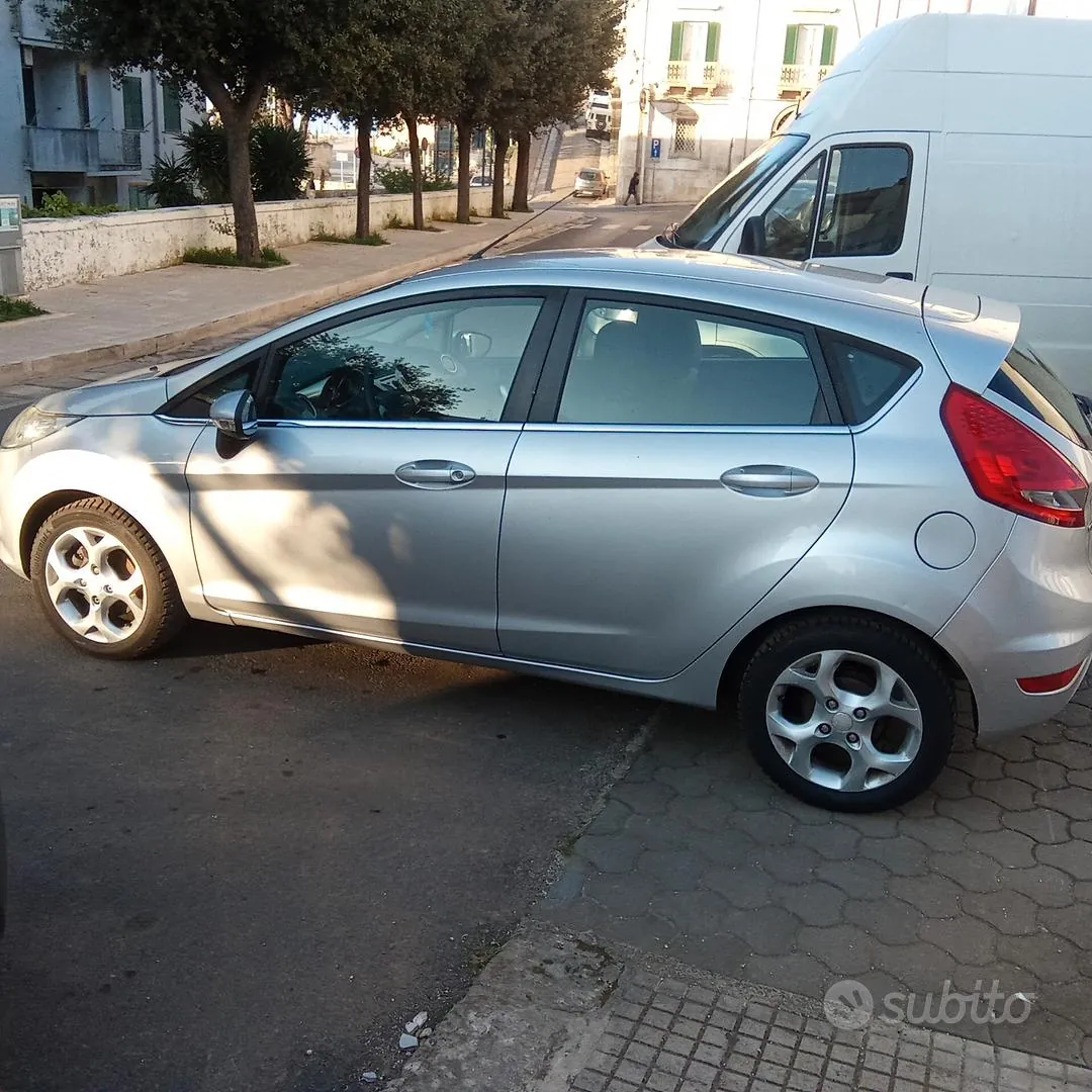Ford Fiesta 2009 photo 2
