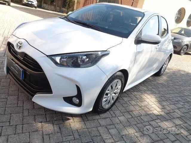 Toyota Yaris 2023 photo 2
