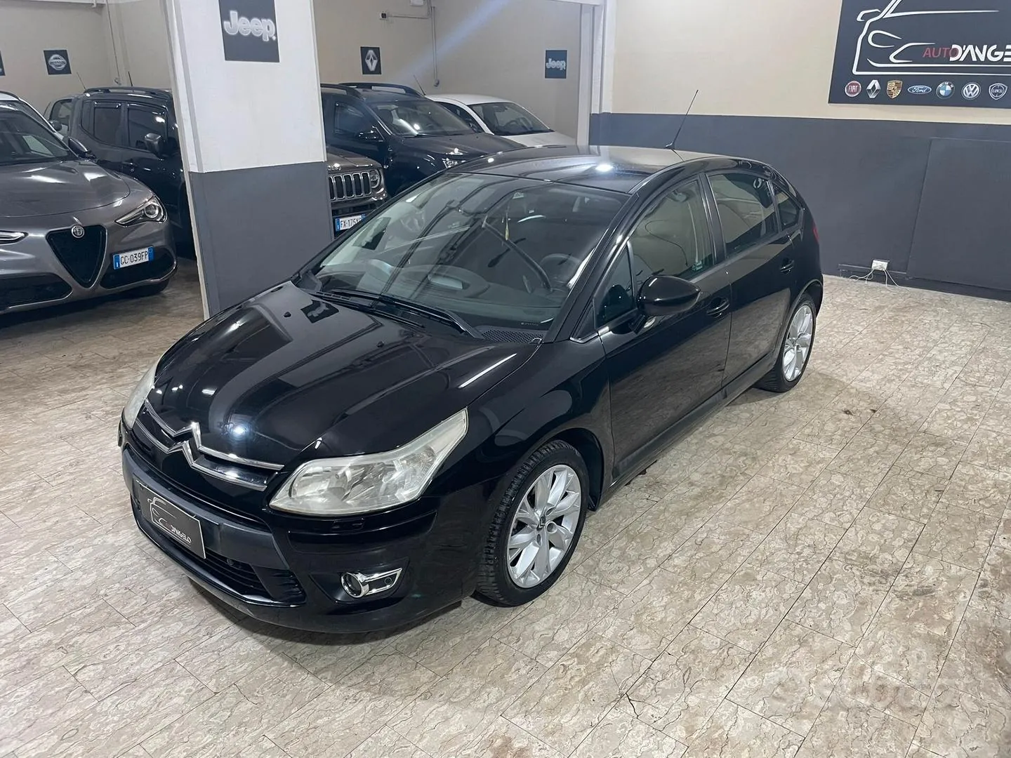 Citroen C4 2010 photo 2