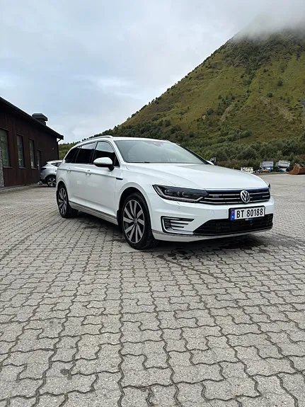 Volkswagen Passat 2018 photo 2
