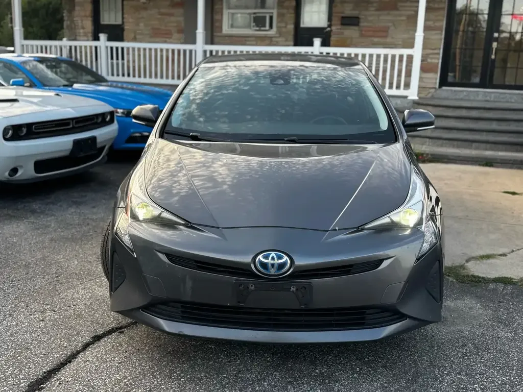 Toyota Prius 2017 photo 2