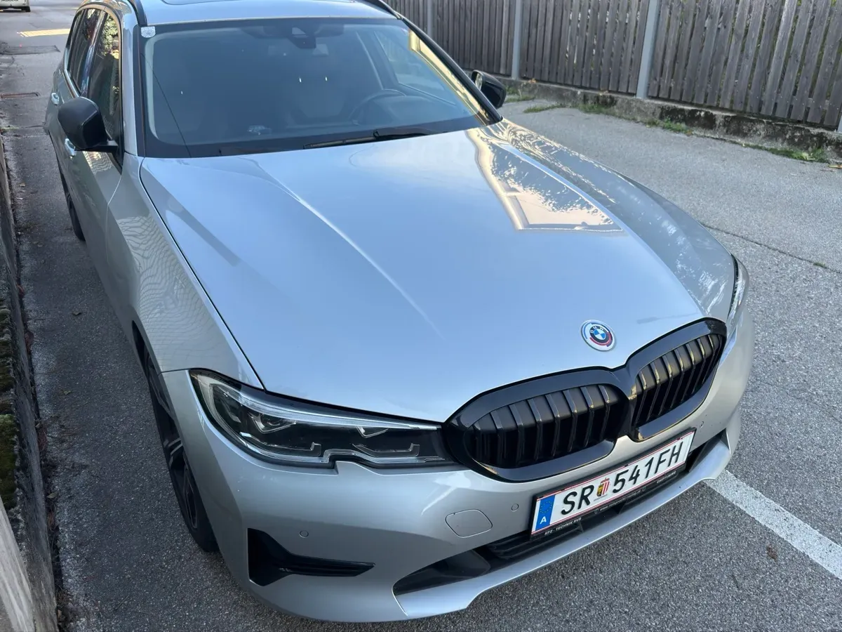 BMW 3 Series 2022 photo 3