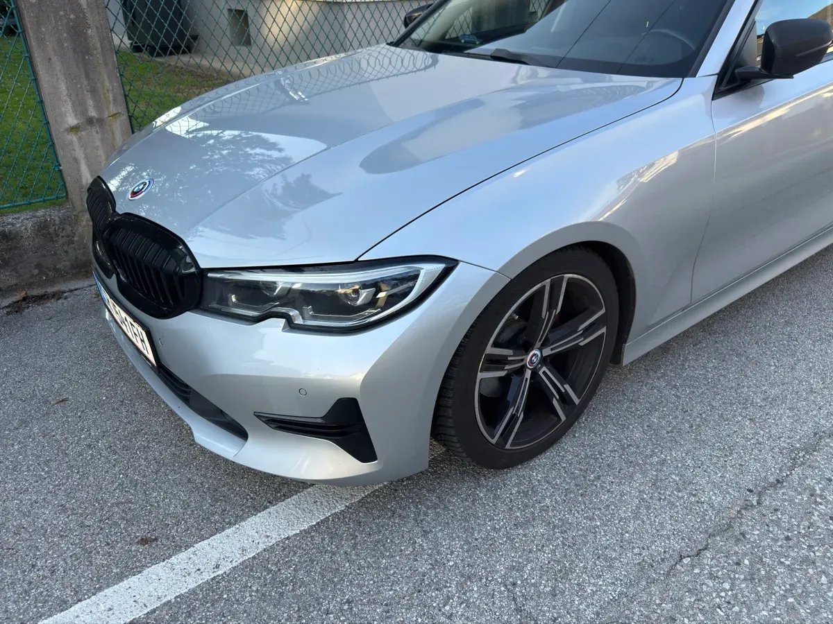 BMW 3 Series 2022 photo 2