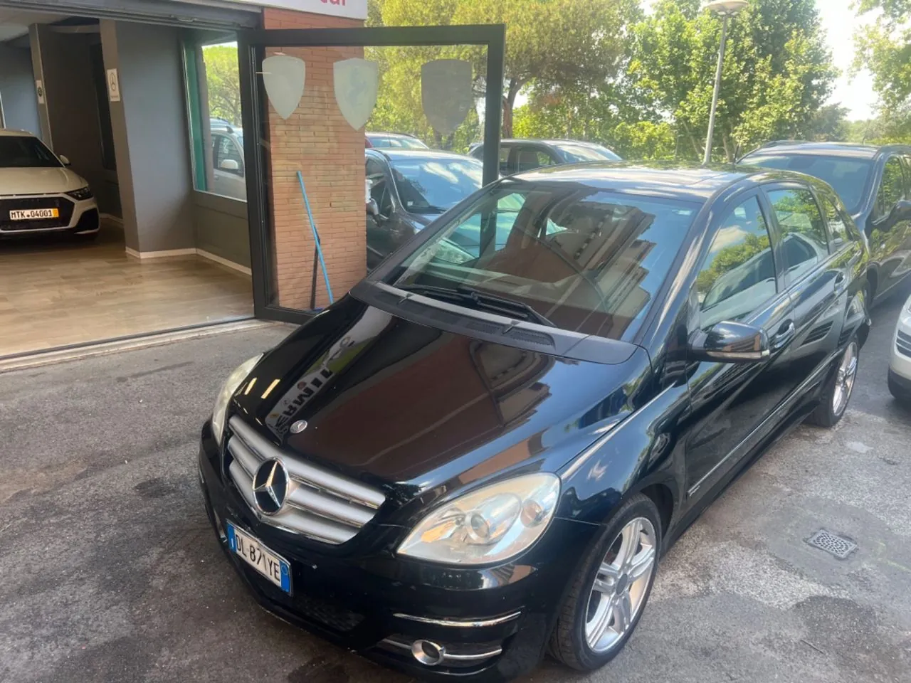 Mercedes-Benz B 200 2009 photo 2