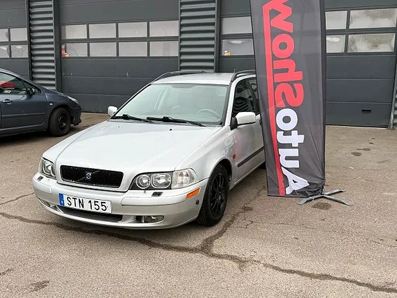 Volvo V40 2001 photo 2
