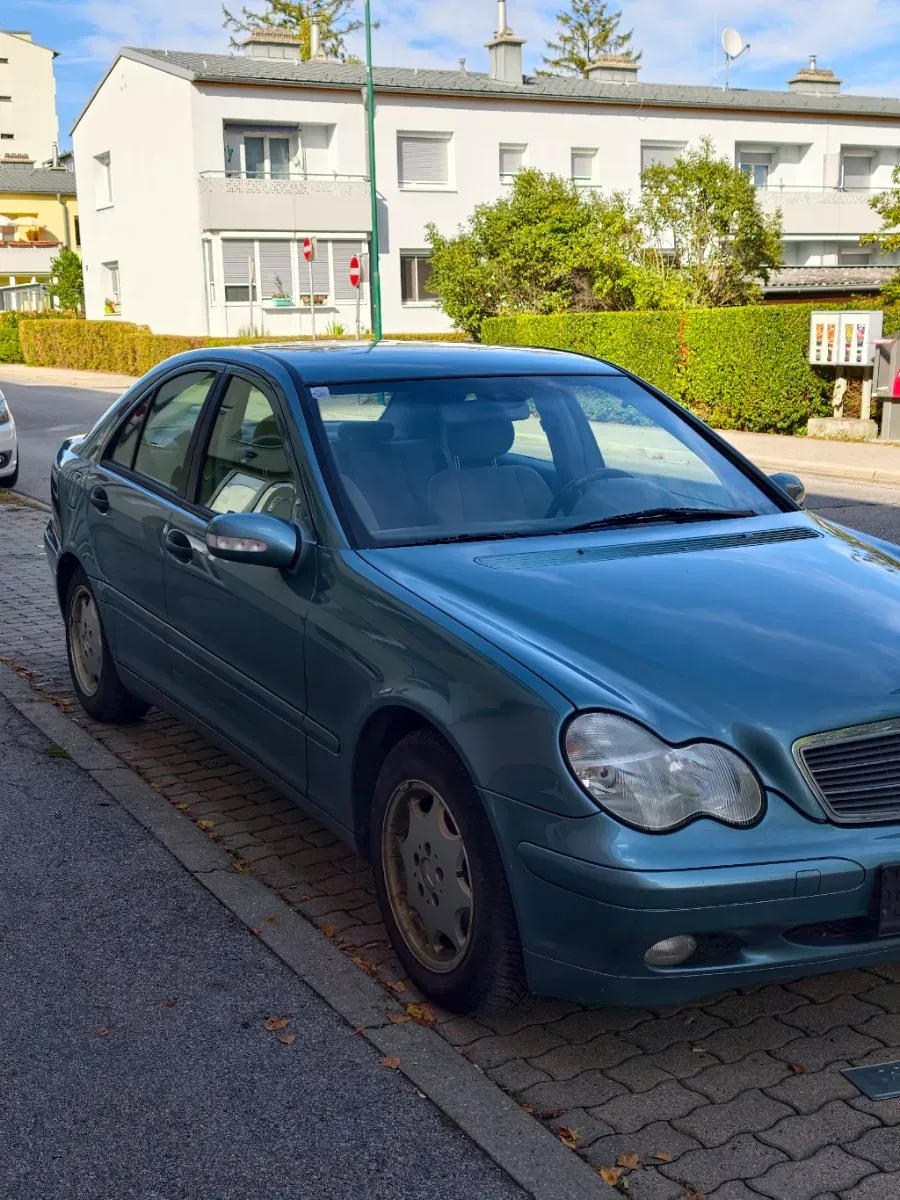 Mercedes-Benz C-Class 2001 photo 2