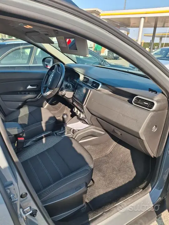 Dacia Duster 2023 photo 3