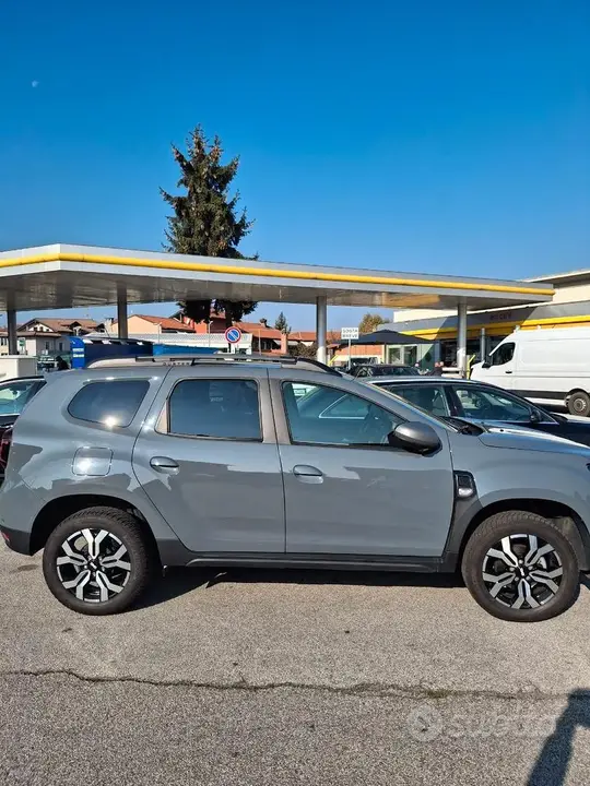 Dacia Duster 2023 photo 2