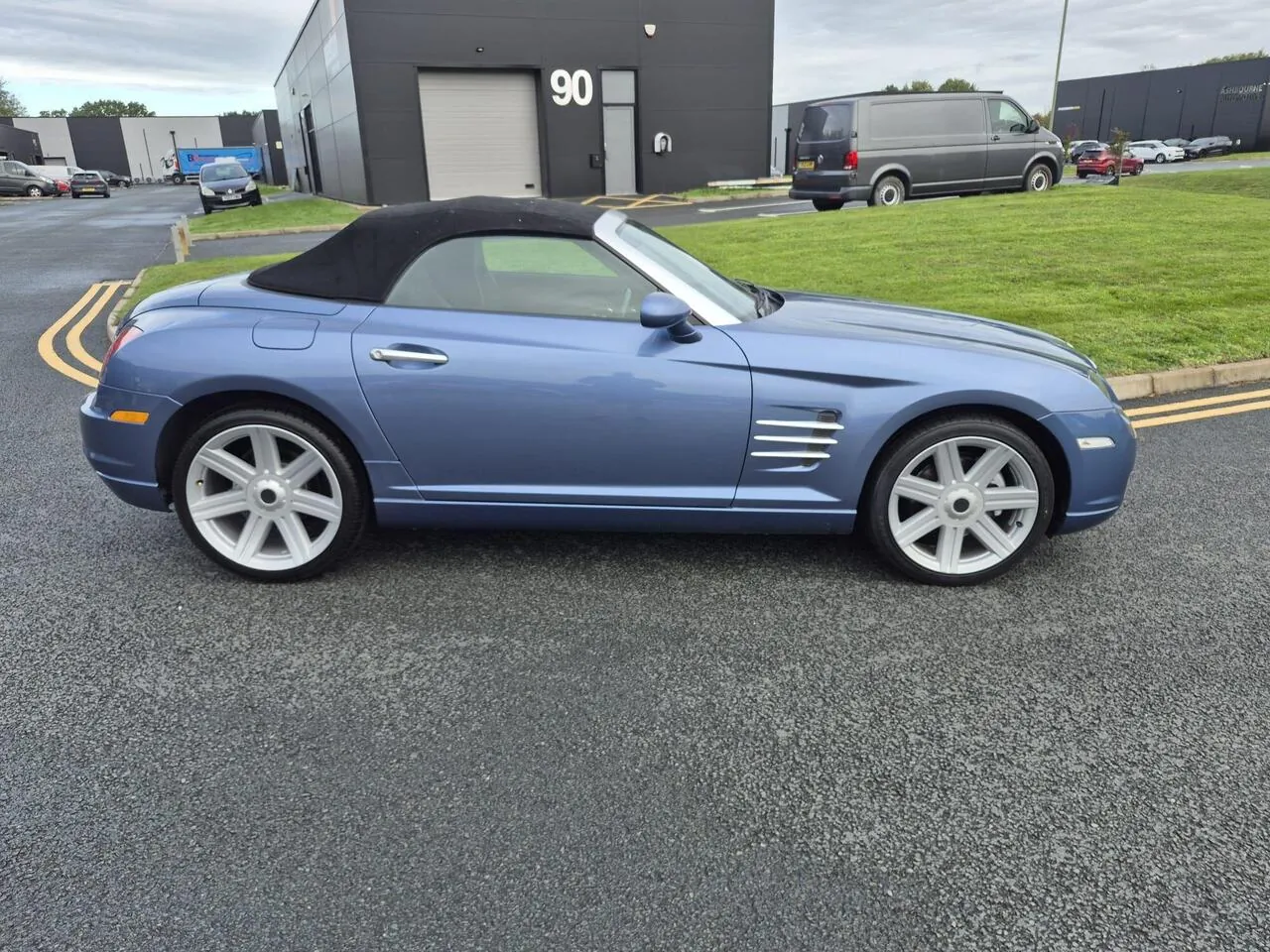 Chrysler Crossfire 2004 photo 2