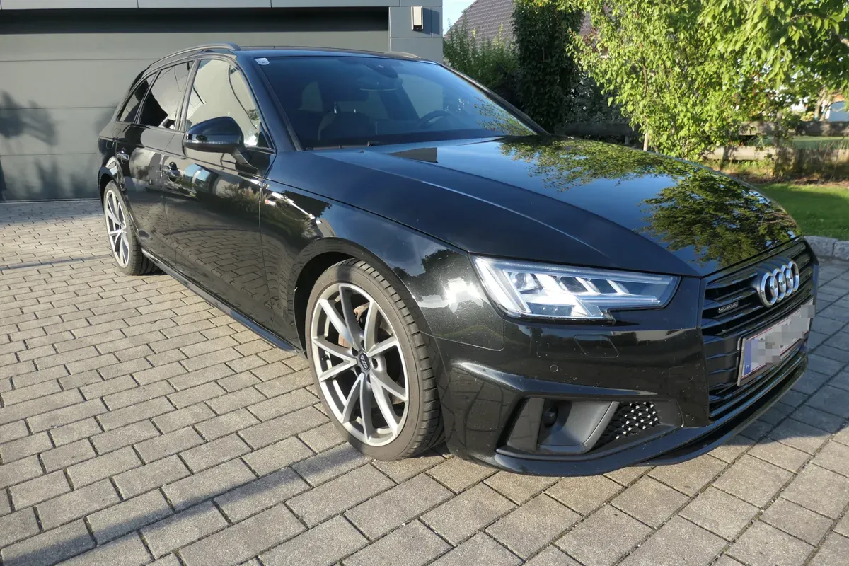 Audi A4 2019 photo 2