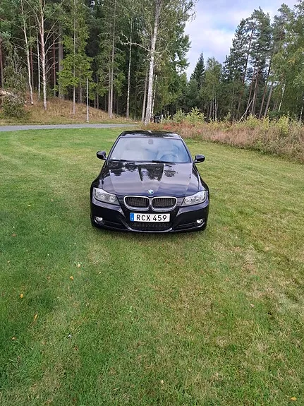 BMW 320D 2010 photo 2