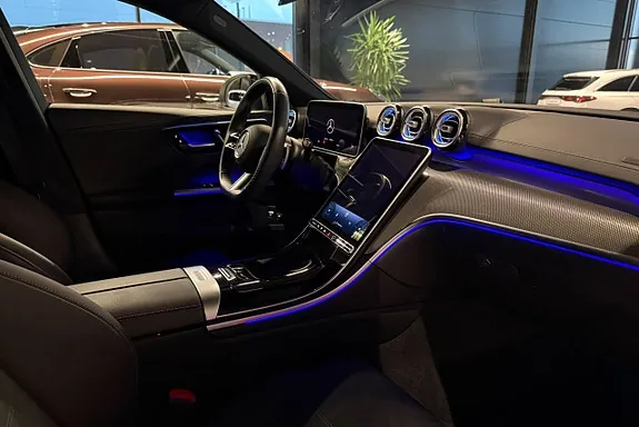 Mercedes-Benz C300 E 2026 photo 5