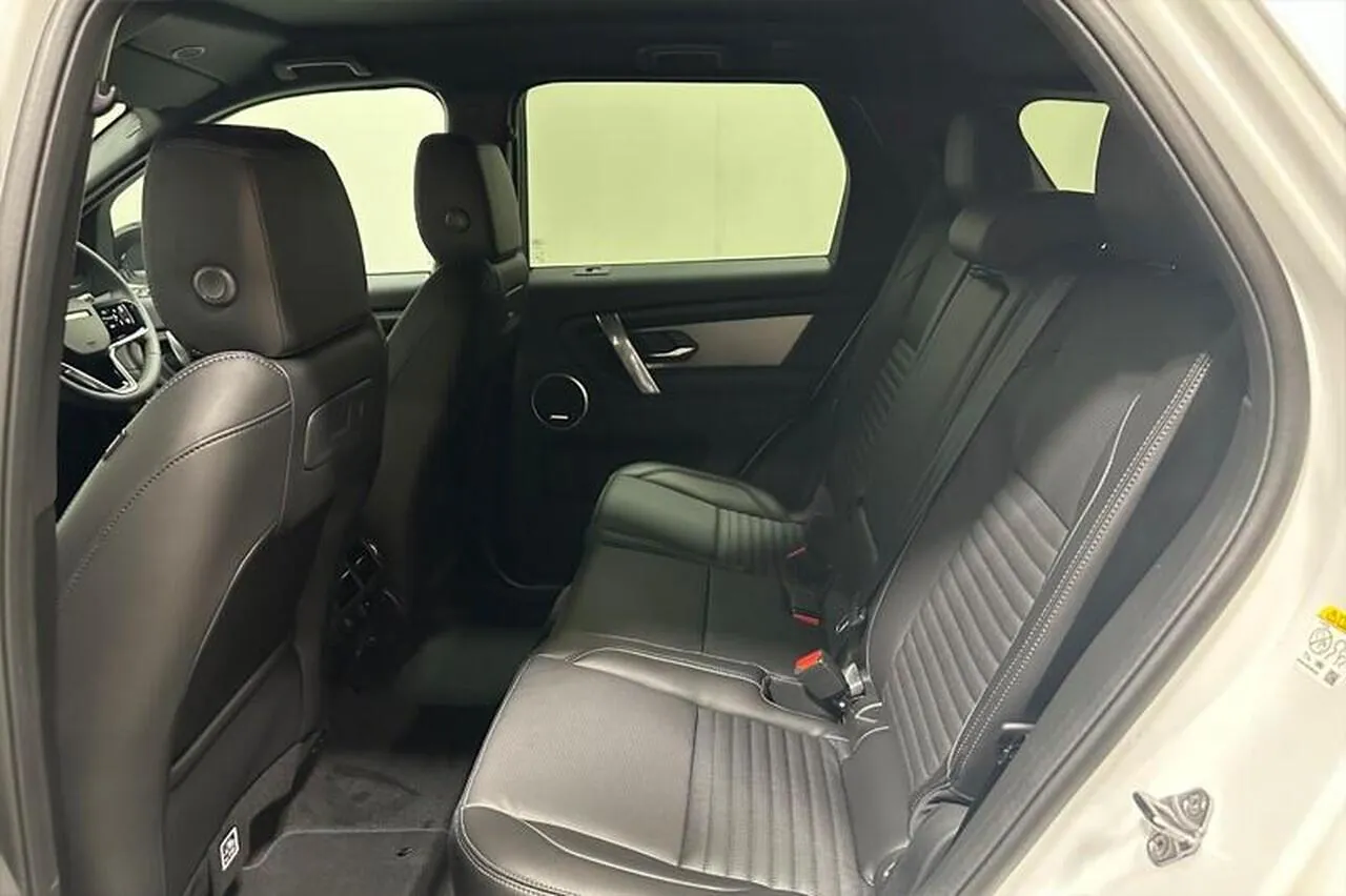 Land Rover Discovery Sport 2026 photo 4