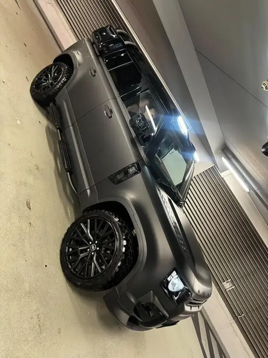 Land Rover Defender 110