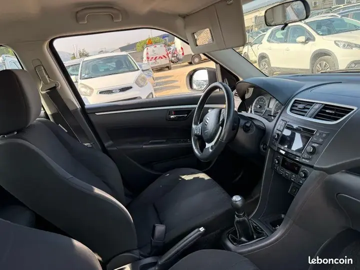Suzuki Swift 2011 photo 3