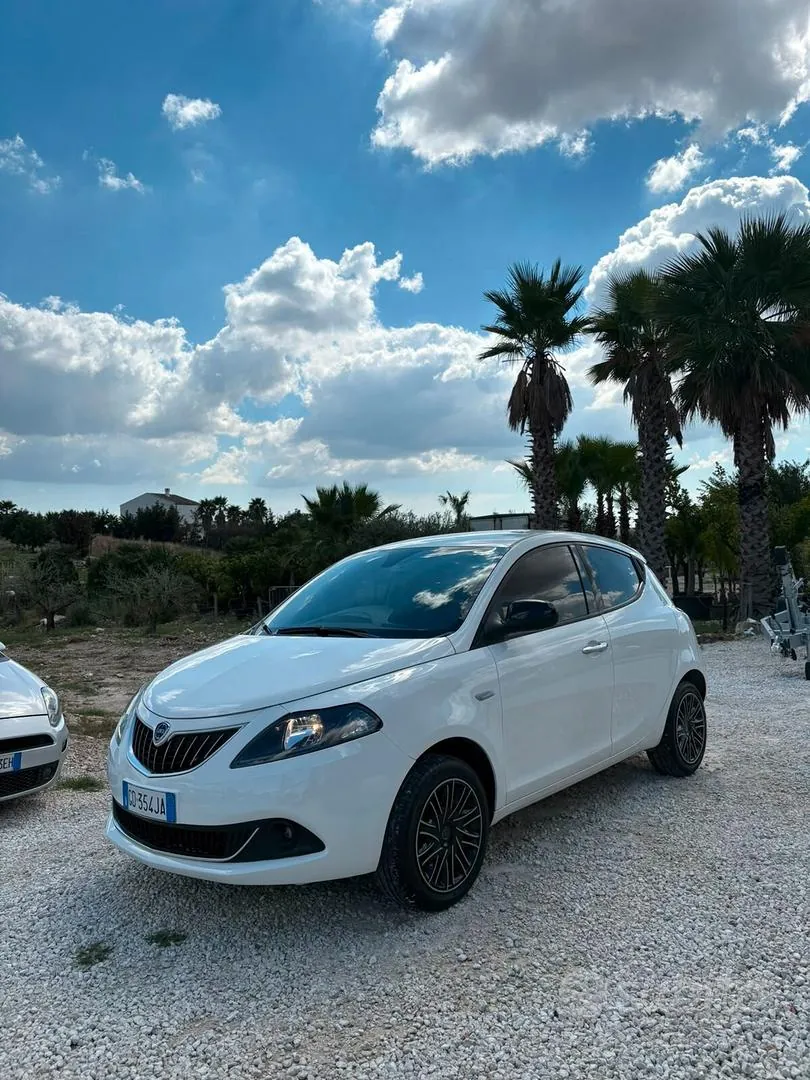 Lancia Ypsilon 2021 photo 2