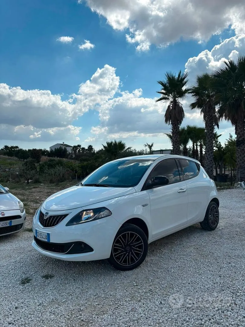 Lancia Ypsilon