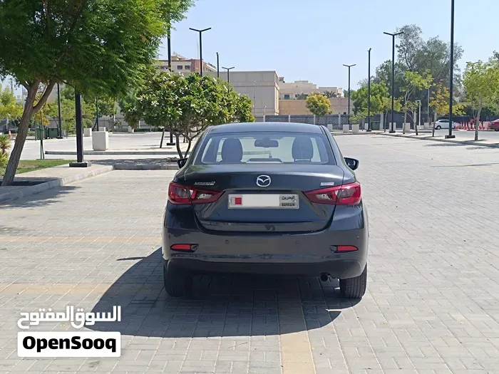 Mazda 2 2016 photo 2