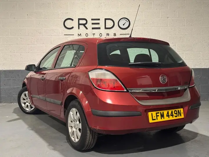Vauxhall Astra 2005 photo 4