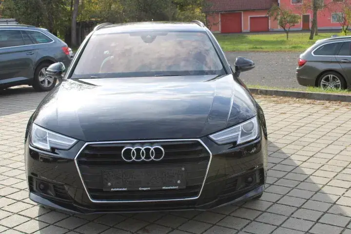 Audi A4 2019 photo 2