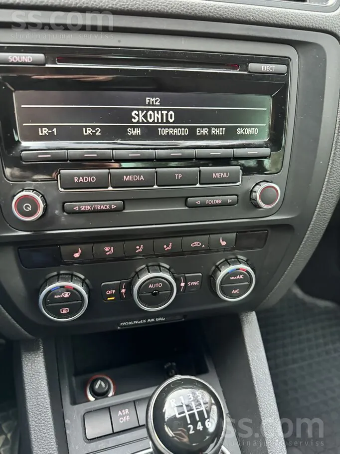 Volkswagen Jetta 2012 photo 2