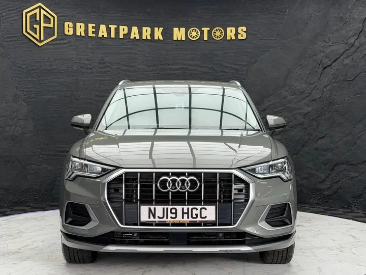 Audi Q3 2019 photo 2